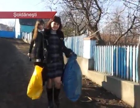Moș Crăciun în vizită la copiii imobilizați la pat