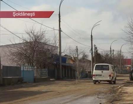Cârpind drumurile, îngropăm banii