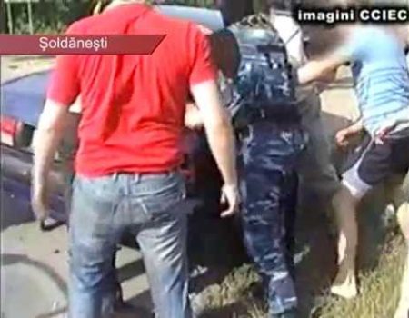 Prinși cu mită, dar păstraţi în funcții