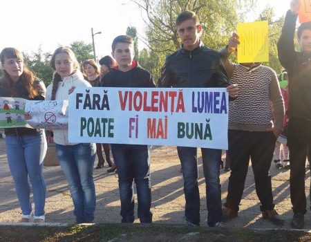 Liceenii au scandat „Agresorii la pedeapsă!”