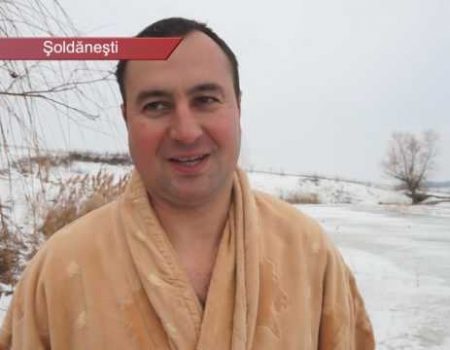 S-au scăldat în lac de Bobotează