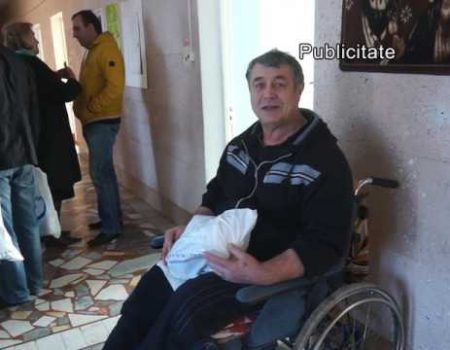 Felicitări și daruri de Paște pentru cei de la AZIL de la Renato Usatâi