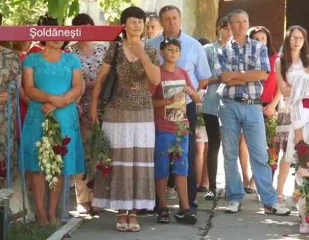 Cu flori și rugă la Ștefan cel Mare