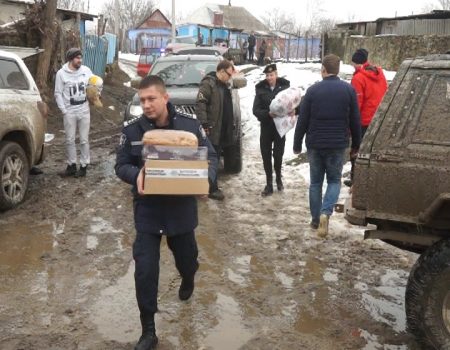 Poliția și societatea civilă au venit cu daruri și lumină