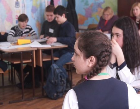 Burse pentru cei mai dotați elevi