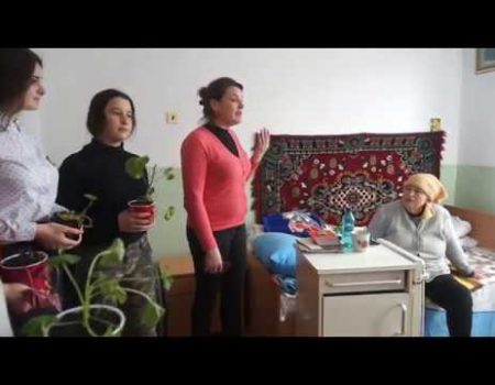 De FLORII, voluntarii vin cu flori la azilul din Șoldănești