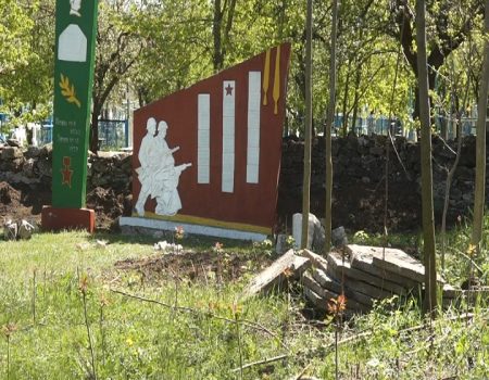 ”Istoria” aruncată sub gard?