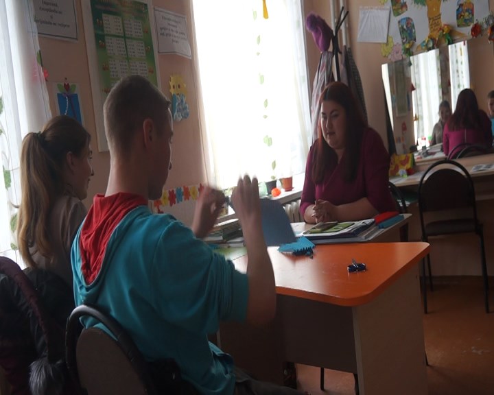 MOLDOVA+ Tinerii specialiști revin în școala de unde au mers la studii