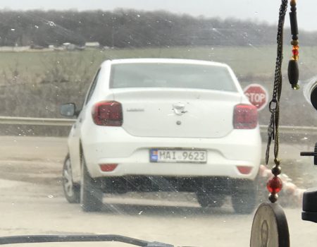 Inspectorul-șef al Poliției din Rezina a demisionat și a plecat cu o mașina de avere. A demontat și climatizorul