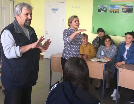 Tinerii își doresc bunici informați