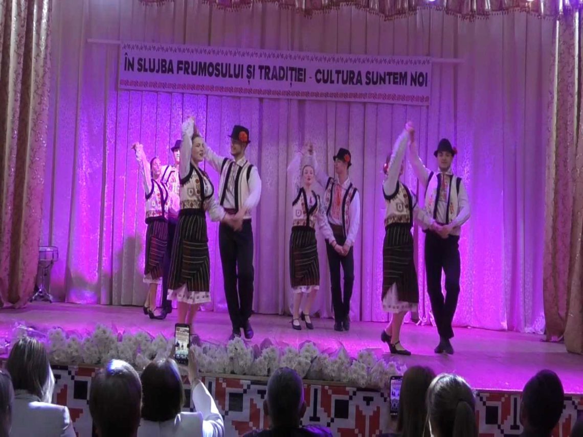 Flori și diplome cu ocazia sărbătorii
